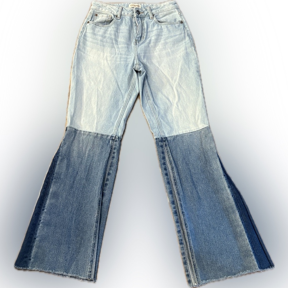 SHYANNE WOMEN'S TWO TONE SEAMED LIGHT WASH HIGH RISE FLARE JEANS 28 long 28w 36L